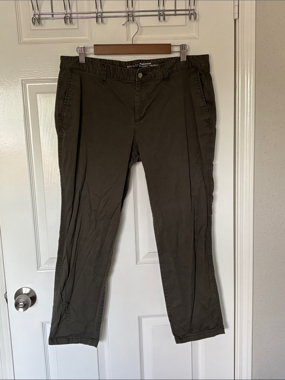 212. GAP Olive Green Khaki Casual Girlfriend Fit Pants in Douglas Fir Size 14